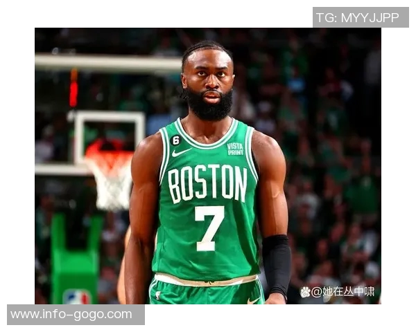 杰伦布朗半场表现出色16投7中贡献16分5篮板3助攻正负值高达22